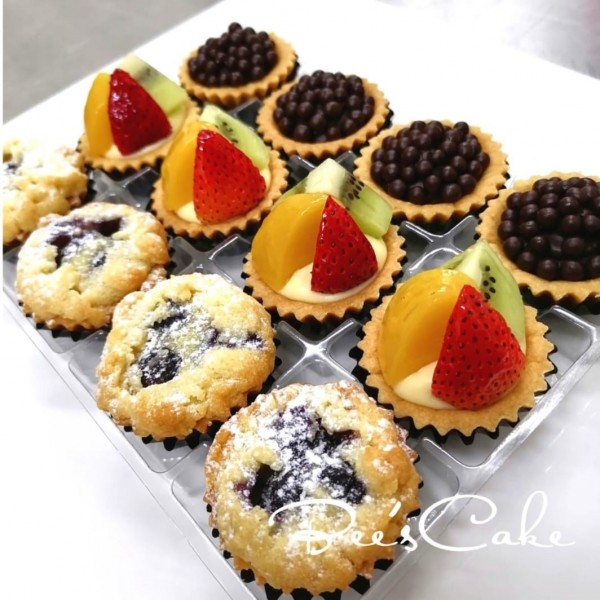 Mini Blueberry Crumble Tart (12 pieces) at $19.50 per Set  Beeu0027s Cake